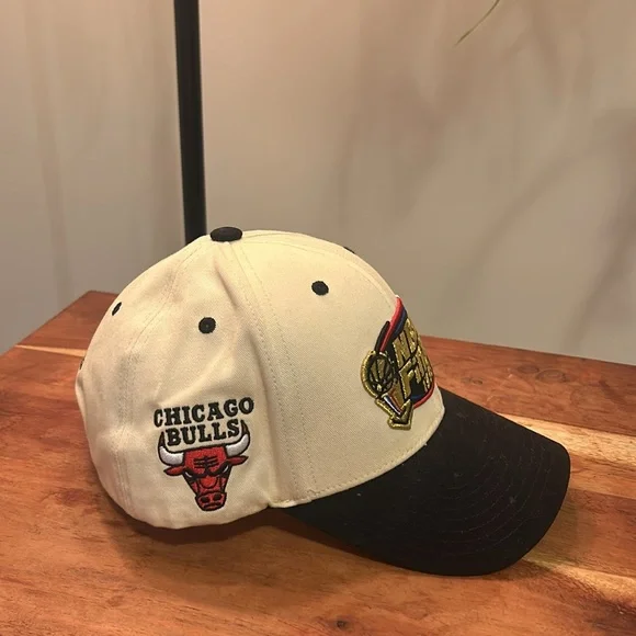 Mitchell & Ness 1998 NBA finals hat - Picture 2 of 4